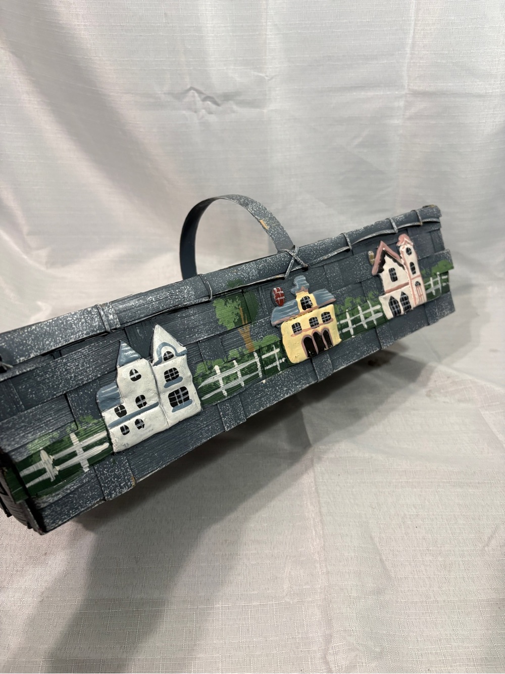 Grandma Style Hand-Painted Village Decorative Wall Basket